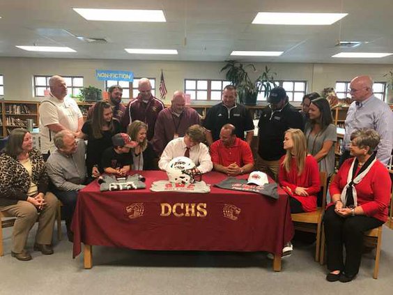 S-Luke Martin scholarship signing pic1
