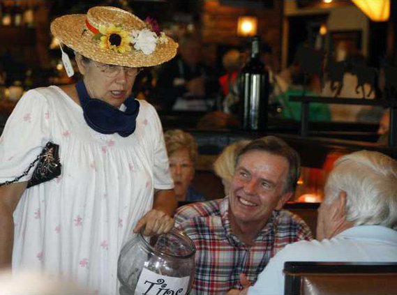 4 Celebrity Waiter pic1