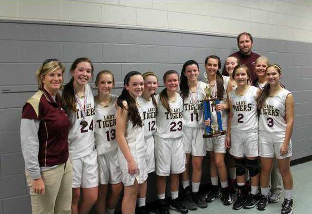 S-DCMS 8 Girls Bball pic