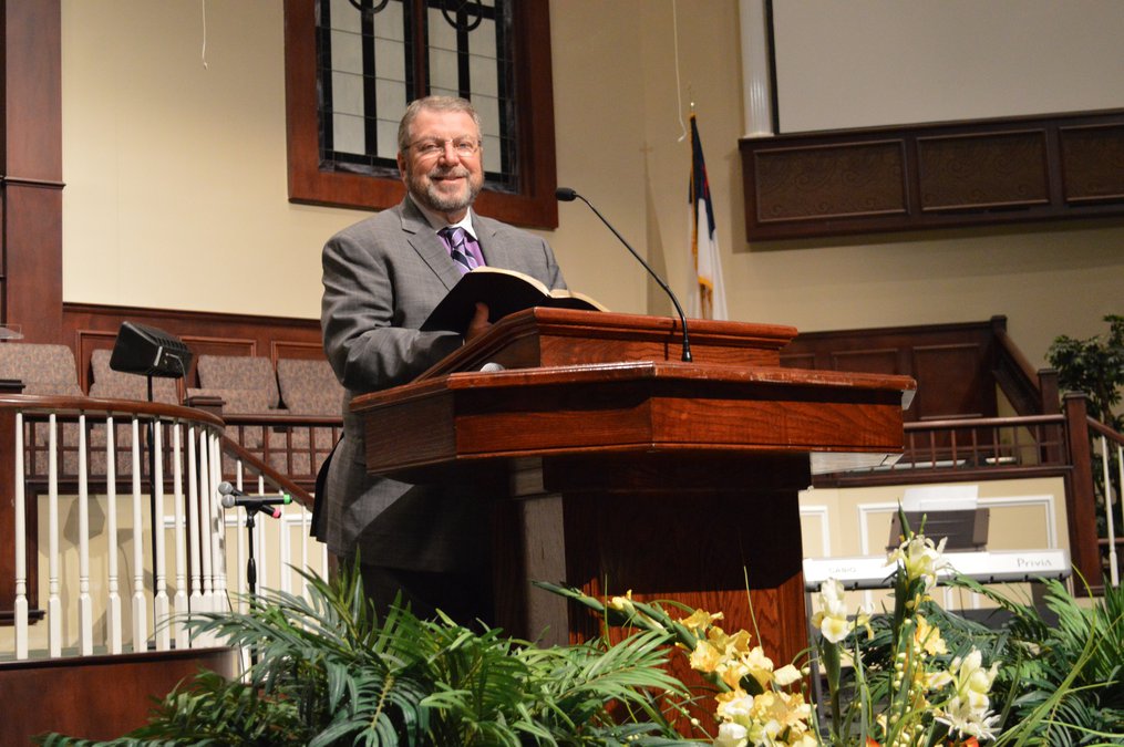 First Baptist of Dawsonville’s longest-running pastor to retire Sunday ...