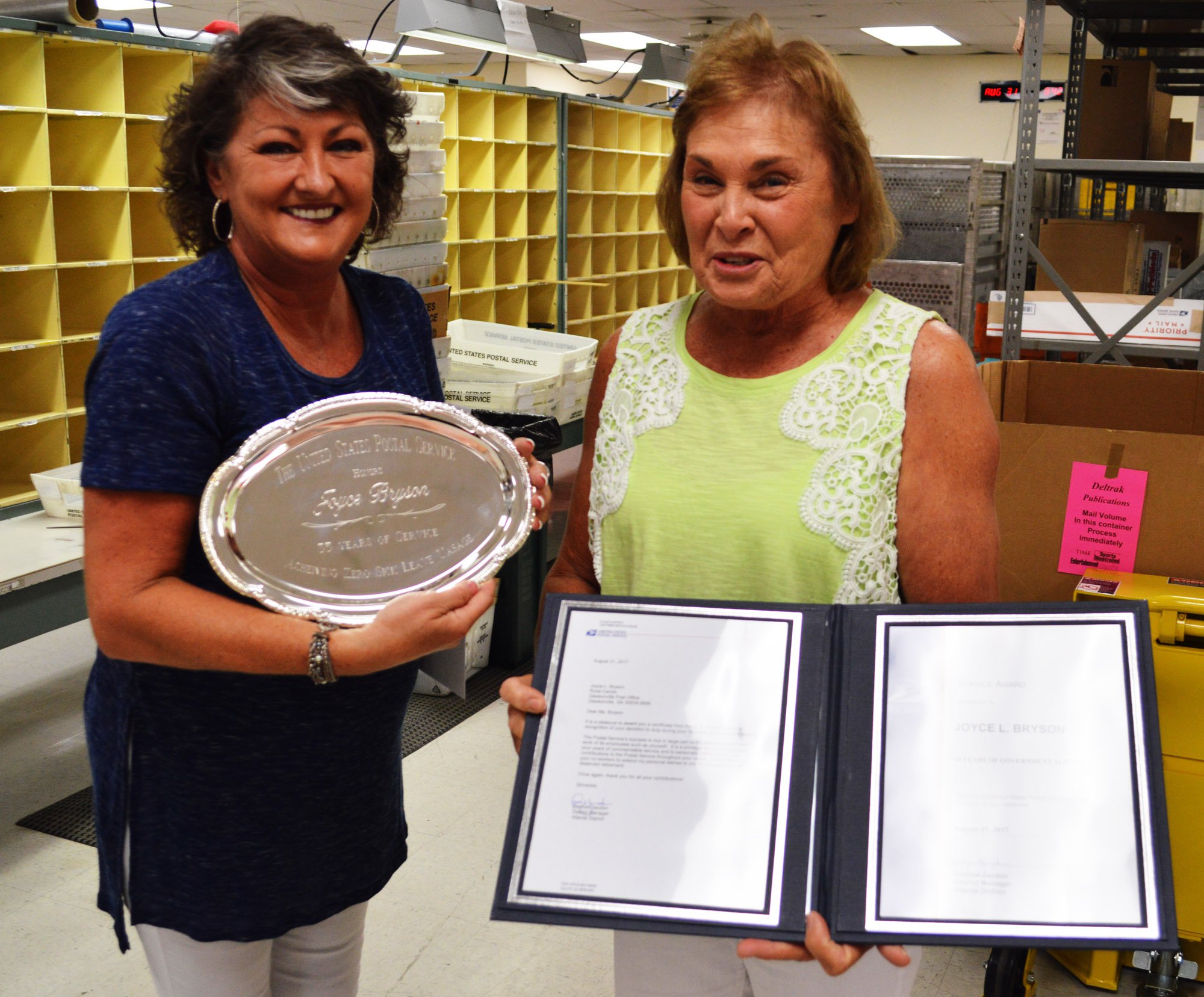 Mail Carrier Retires 1