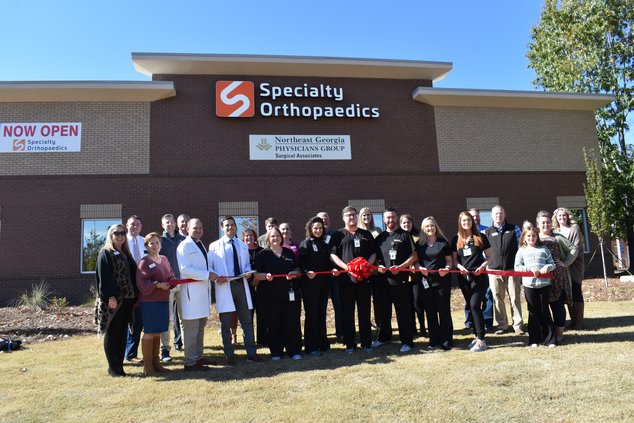Specialty Orthopaedics ribbon cutting