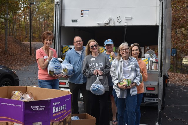 Local neighborhood collects over 100 turkeys to help provide ...
