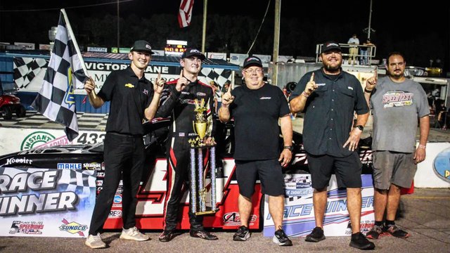 North Georgia teen racer wins Pro Late Model race in Pensacola, continues in development program