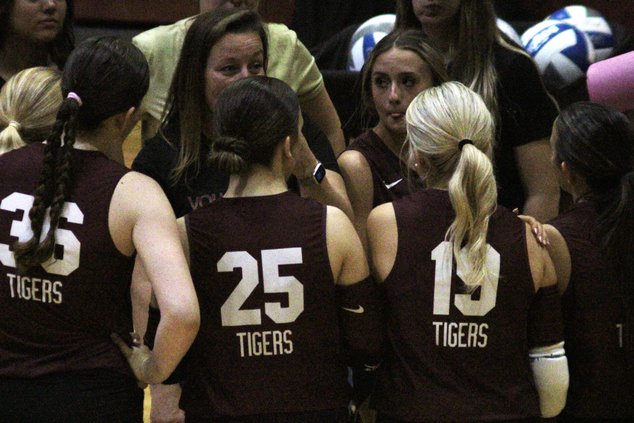 1015 VOLLEYBALL 5.jpg