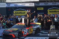 1019 NASCAR 1.jpg