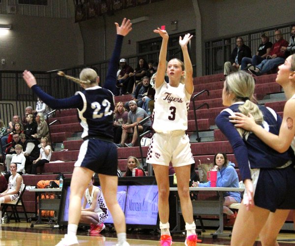 12192025 BASKETBALL 2.jpg