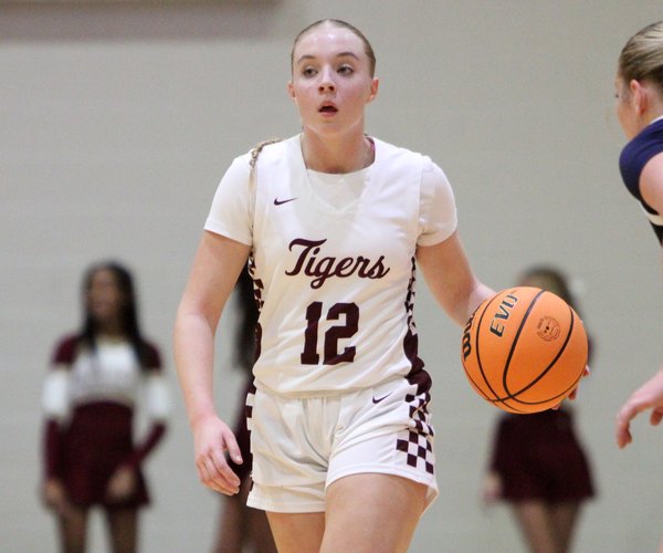 0204 BASKETBALL 1.jpg