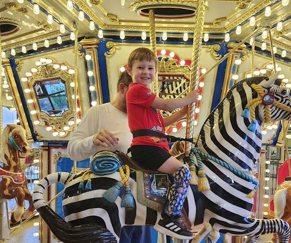 0422 BOY WITH PROSTHETIC LEG 4