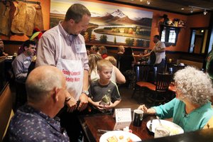 celebrity waiter 5