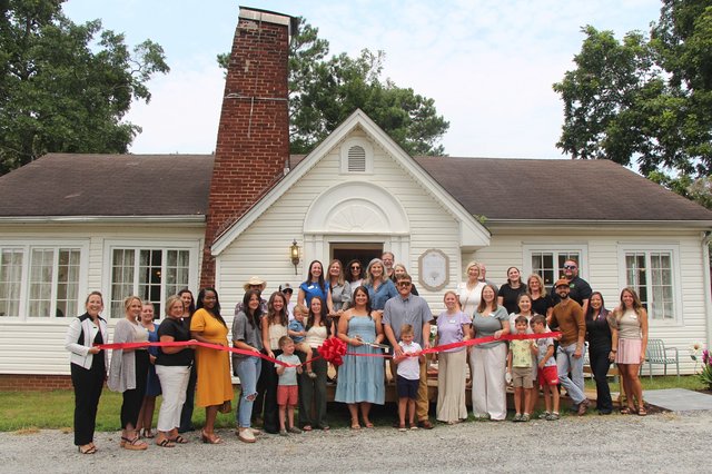 ‘Meant to be a salon’ : This historic home now a beauty business in Dawsonville
