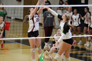 082526 VOLLEYBALL 1.jpg