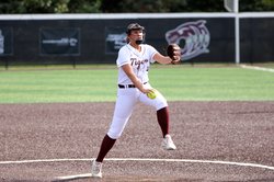 091026 SOFTBALL 1.jpg