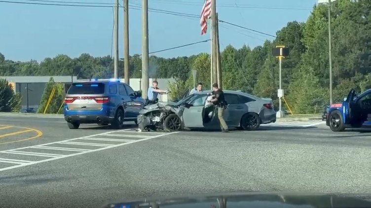 091526 CAR CHASE