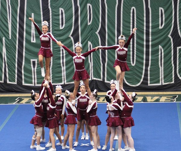 091526 DAWSON COMP CHEER 2.jpg