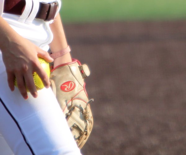 090326 SOFTBALL 5.jpg