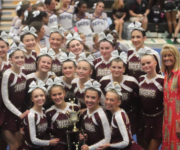902126 CHEER.jpg