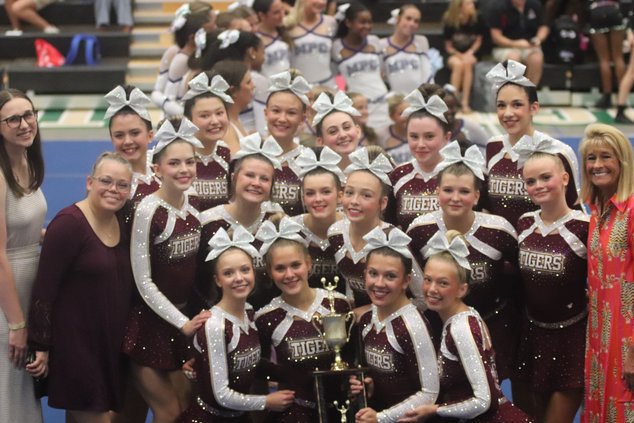 902126 CHEER.jpg