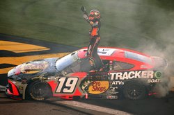 100526 NASCAR 1