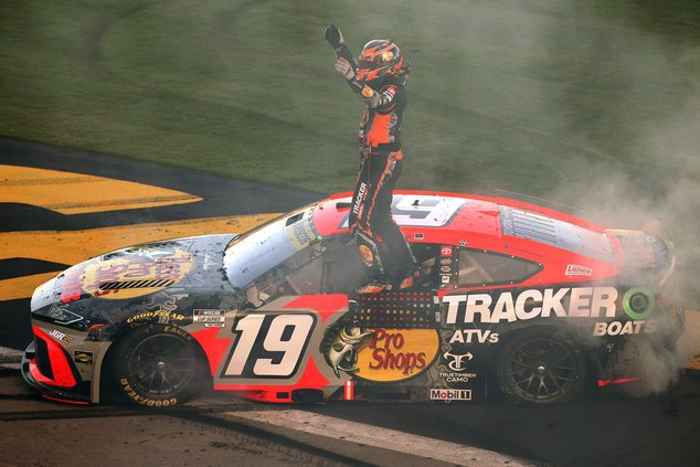 100526 NASCAR 1