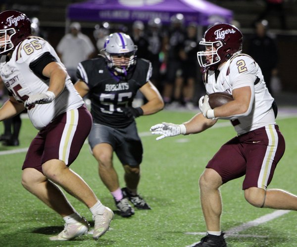 100926 FOOTBALL 1.jpg